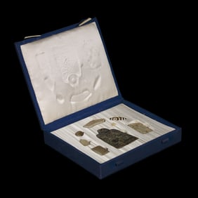 A Group of Seven Chinese Jades and Agate, Qing Dynasty and Later 清及更晚