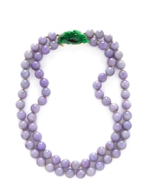 A Lavender Jadeite, Jadeite and Yellow Gold Necklace 紫羅蘭翡翠&#29664