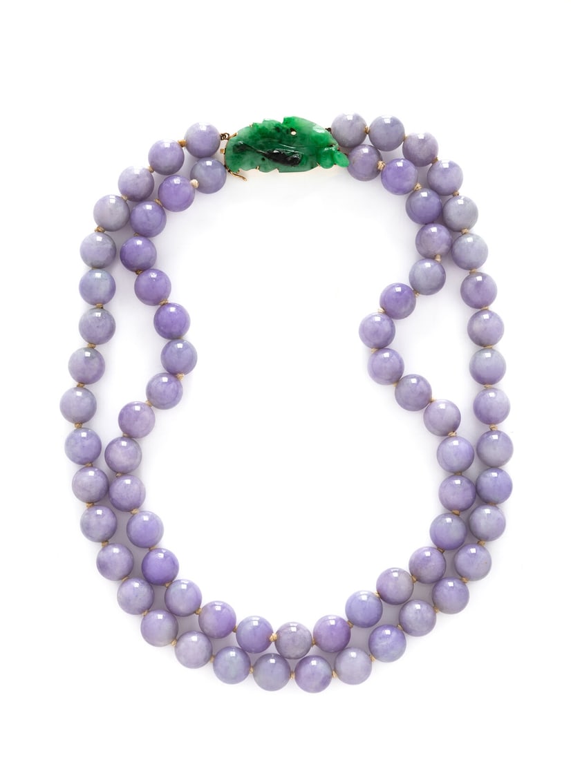 A Lavender Jadeite, Jadeite and Yellow Gold Necklace 紫羅蘭翡翠珠