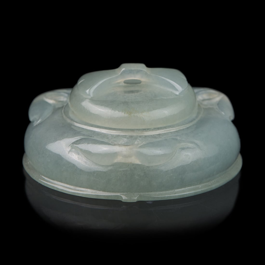 A Small Chinese Jadeite Vessel and Cover, Early 20th Century 民國 翡翠
