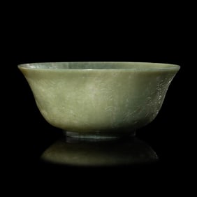 A Chinese Celadon Jade 'Dragon' Bowl, 20th Century 近代 青玉刻龍