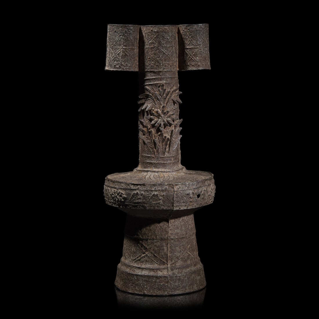 A Rare Chinese Cast Iron \"Arrow Vase\", Touhu, Yuan-Ming Dynasty 元-明 鑄鐵