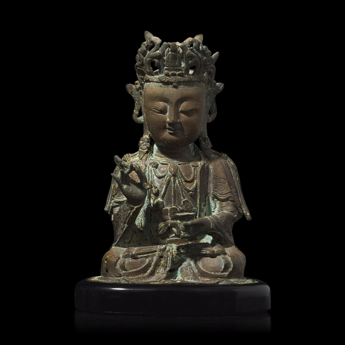 A Chinese Bronze Figure of Seated Guanyin, Ming Dynasty, 16th/17th Century 明中期
