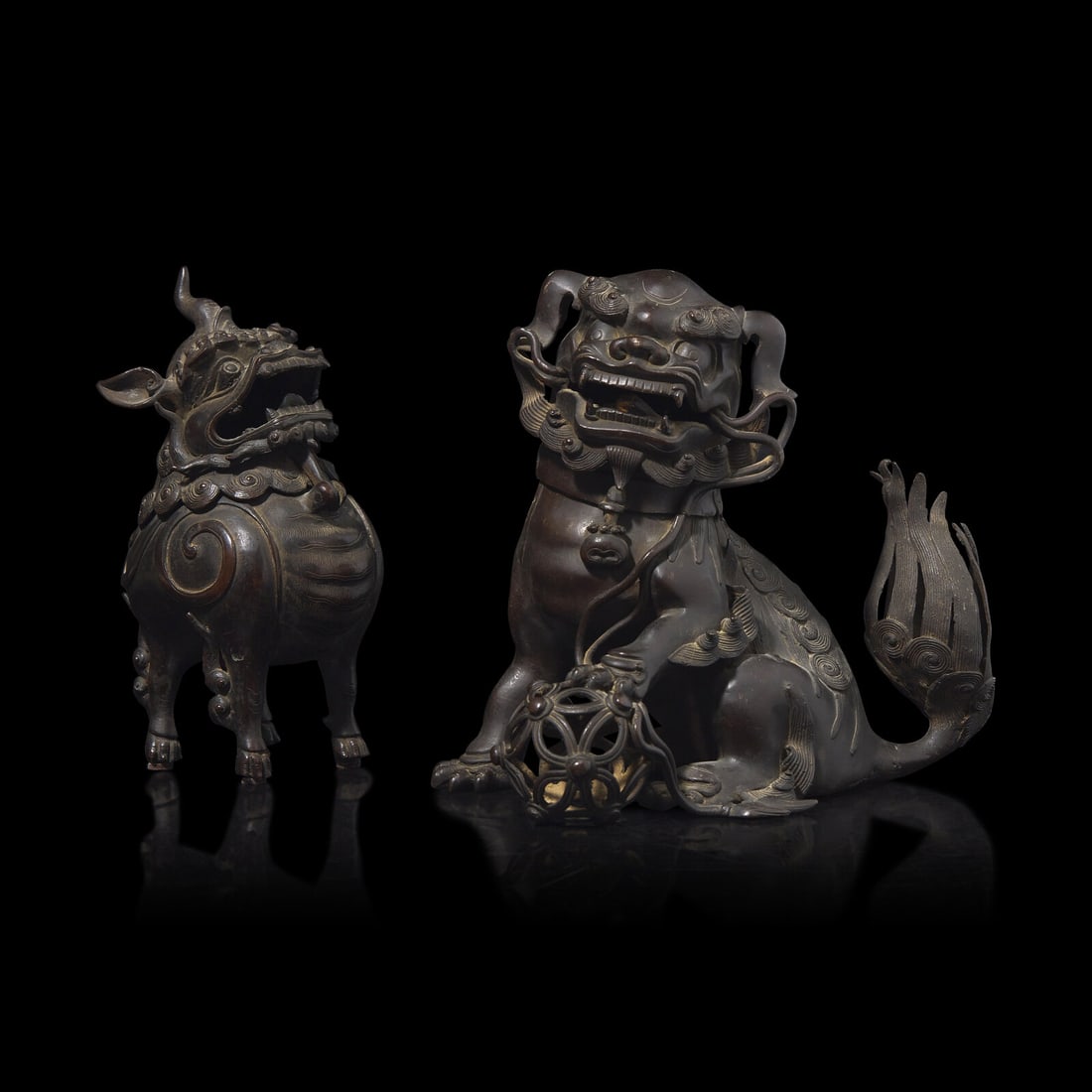 A Chinese Bronze Lion-Form Bronze Censer, and a Luduan Censer, 17th/18th Century  清早 (1 of 3)