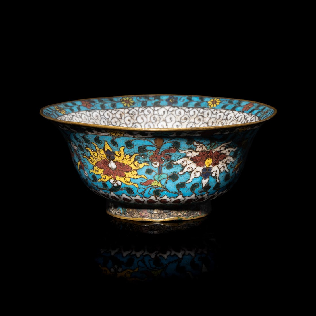 A Chinese Cloisonné Enamel Bowl, Late Ming Dynasty-Early Qing Dynasty 明末清