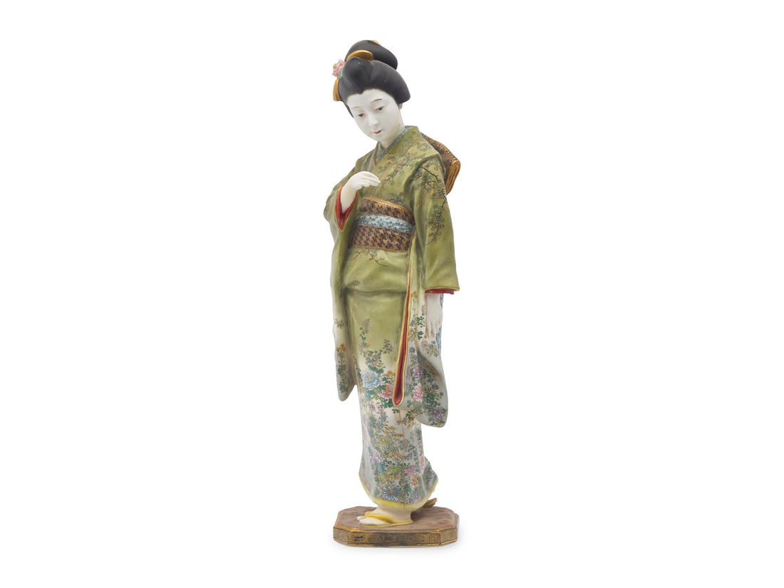 A Japanese Satsuma-Type Pottery Figure of a Bijin, Kinkozan Studios, Late 19th/Early 20th Century