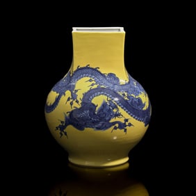 A Large Makuzu Kozan Yellow Ground "Dragons" Vase, Late 19th to First Part 20th Century 十
