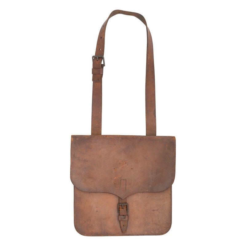 Civil War Era Artillery Gunner's Haversack: Civil War Era Artillery Gunner's Haversack American Civil War Nominally 12.5" by 12.5" with a buckle closure scalloped outer flap and 1.4" wide shoulder strap, adjustable with an iron roller buckle. P