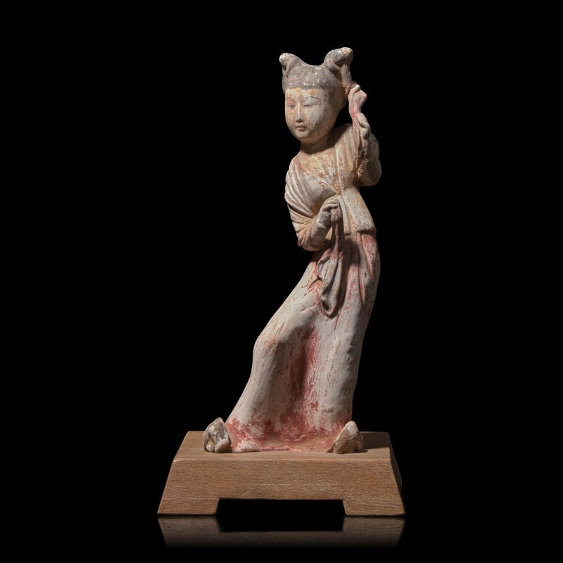 A Chinese Pottery Figure of a Lady
彩陶女佣 (1 of 4)