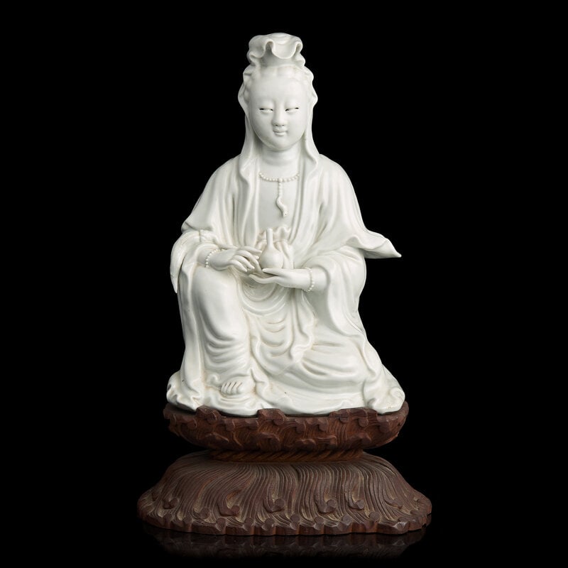 A Chinese Blanc de Chine Figure of Guanyin, Late 19th to 20th Century 晚清民ࢴ: A Chinese Blanc de Chine Figure of Guanyin, Late 19th to 20th Century 晚清民國 德化白瓷觀音坐像 Late 19th to 20th cent
