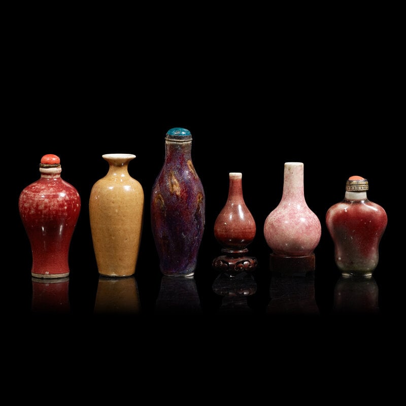 Six Chinese Monochrome Glazed Porcelain Snuff Bottles, 20th Century
近代 单色 (1 of 3)