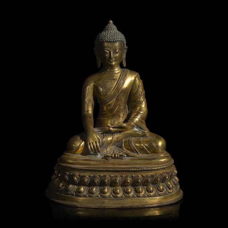 A Tibeto-Chinese Gilt Bronze Figure of Akshobhya 藏漢 鎏金銅阿&#: A Tibeto-Chinese Gilt Bronze Figure of Akshobhya 藏漢 鎏金銅阿閦佛坐像 Depicted seated in vajrasan