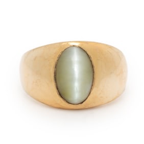 CAT'S EYE CHRYSOBERYL AND YELLOW GOLD RING