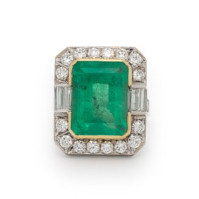 EMERALD AND DIAMOND RING