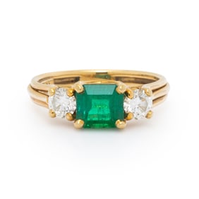 EMERALD, DIAMOND, AND YELLOW GOLD RING