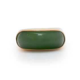 JADE AND YELLOW GOLD SADDLE RING