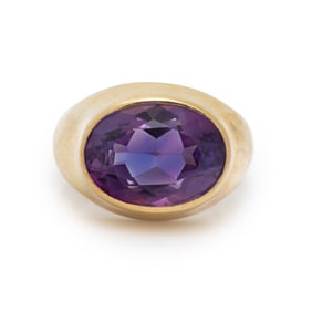 AMETHYST AND YELLOW GOLD RING