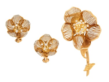 YELLOW GOLD AND DIAMOND FLOWER EARRINGS AND ARTICULATED BROOCH
