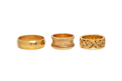 COLLECTION OF YELLOW GOLD RINGS