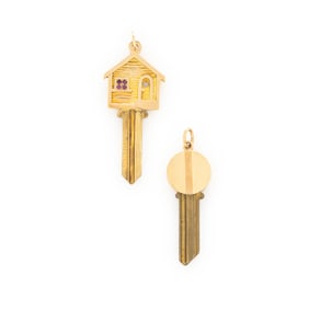 COLLECTION OF YELLOW GOLD KEY CHARMS