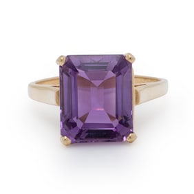 YELLOW GOLD AND AMETHYST RING