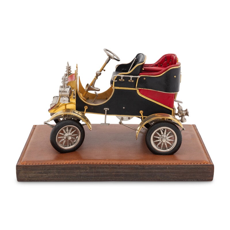 A Scale Model of a 1903 Cadillac  (1 of 4)