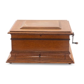 A Regina Oak Tabletop Disc Music Box