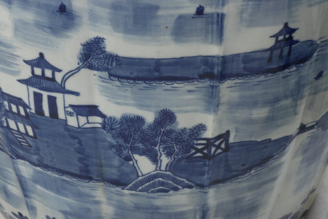 A Pair of Chinese Porcelain Garden Seats - 3