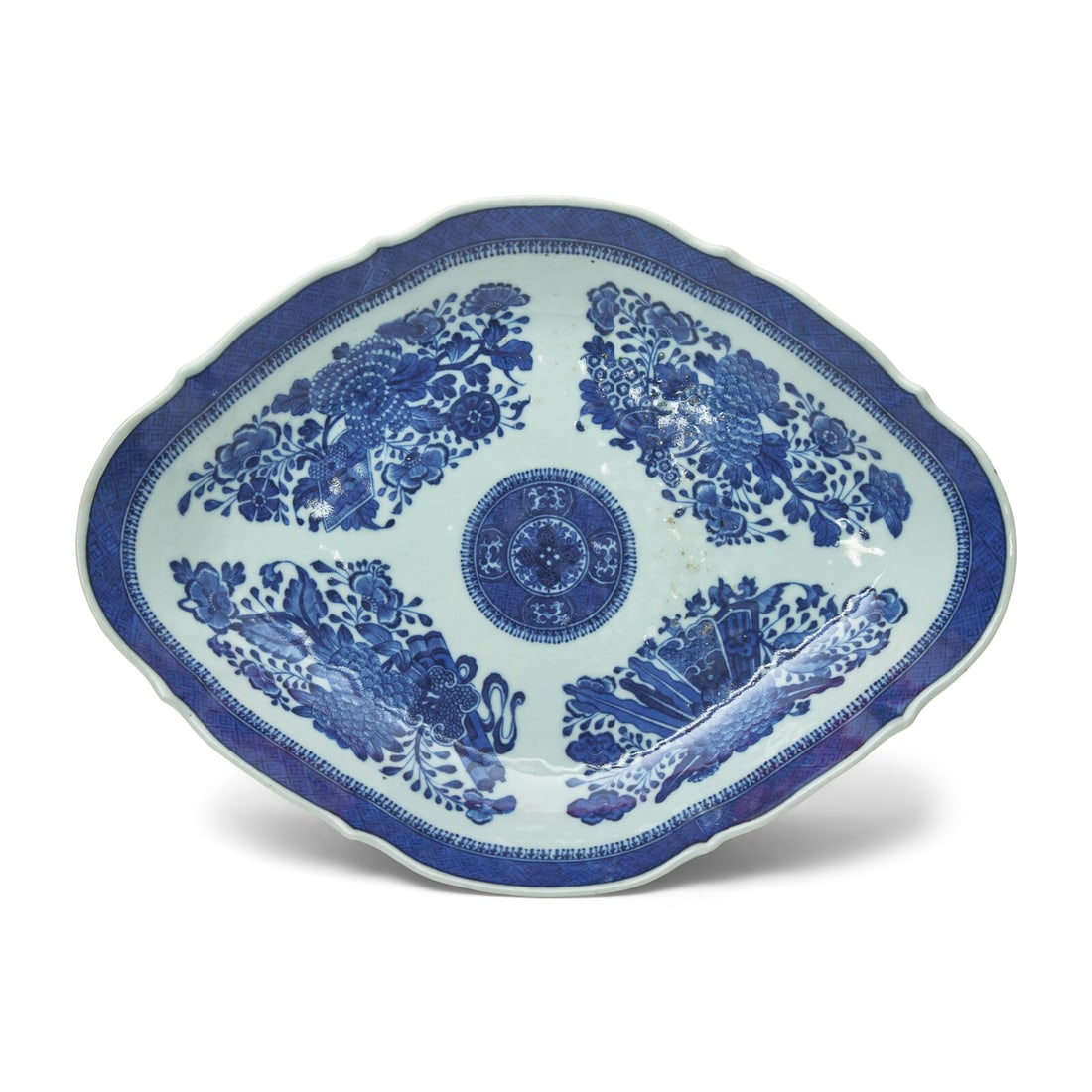 A Chinese Export Porcelain Fitzhugh Footed Compote: A Chinese Export Porcelain Fitzhugh Footed Compote Late 18th Century Height 3 1/4 x width 14 1/4 x depth 11 inches. This lot is located in Philadelphia. Provenance: John M. DeCiccio Collection, Boston