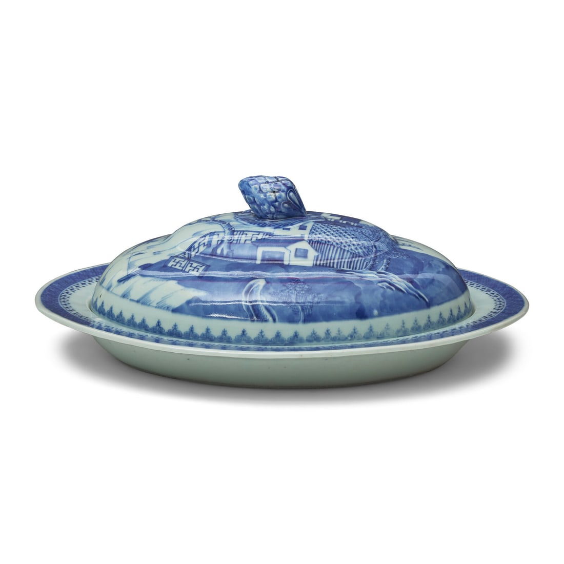 A Chinese Export Porcelain Nanking Covered Tureen