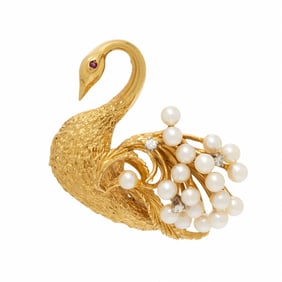 YELLOW GOLD, CULTURED PEARL, AND DIAMOND SWAN BROOCH