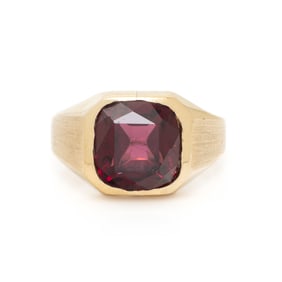 GARNET AND YELLOW GOLD RING