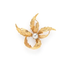 CULTURED PEARL AND YELLOW GOLD BROOCH