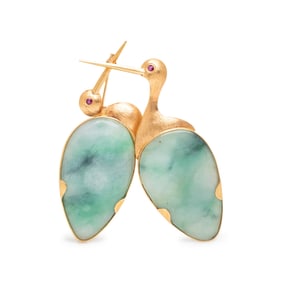 JADE AND YELLOW GOLD CRANE BROOCH