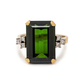 YELLOW GOLD, GREEN TOURMALINE, AND DIAMOND RING