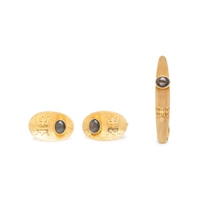YELLOW GOLD CUFFLINKS AND TIE BAR