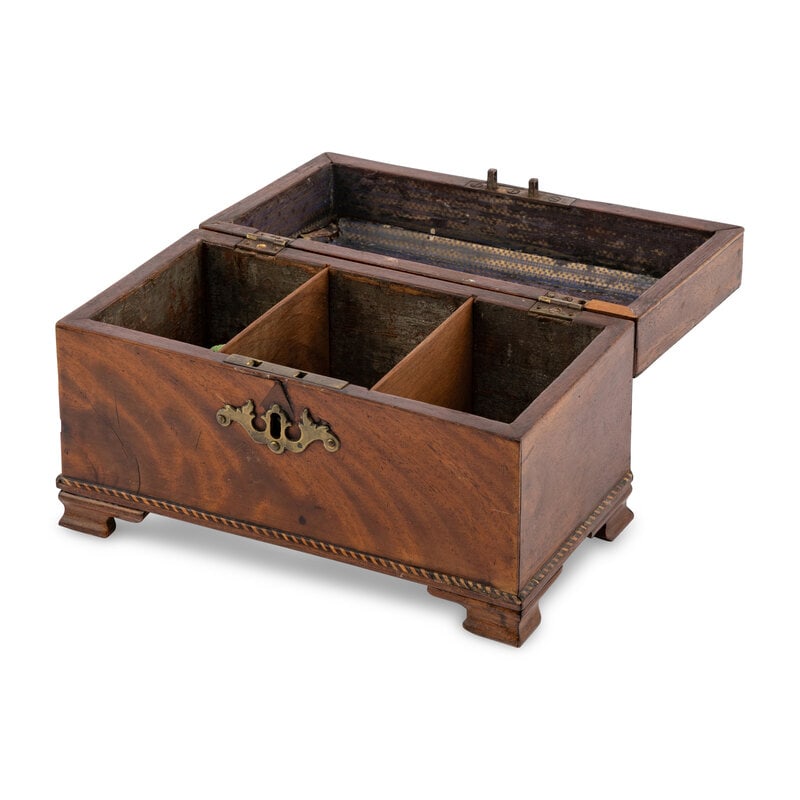 A George III Mahogany Tea Caddy - 2