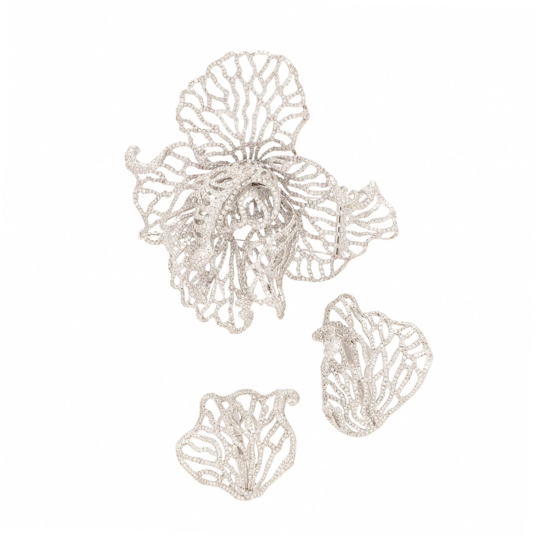 DIAMOND AND WHITE GOLD FOLIATE BROOCH AND EARRINGS (1 of 2)