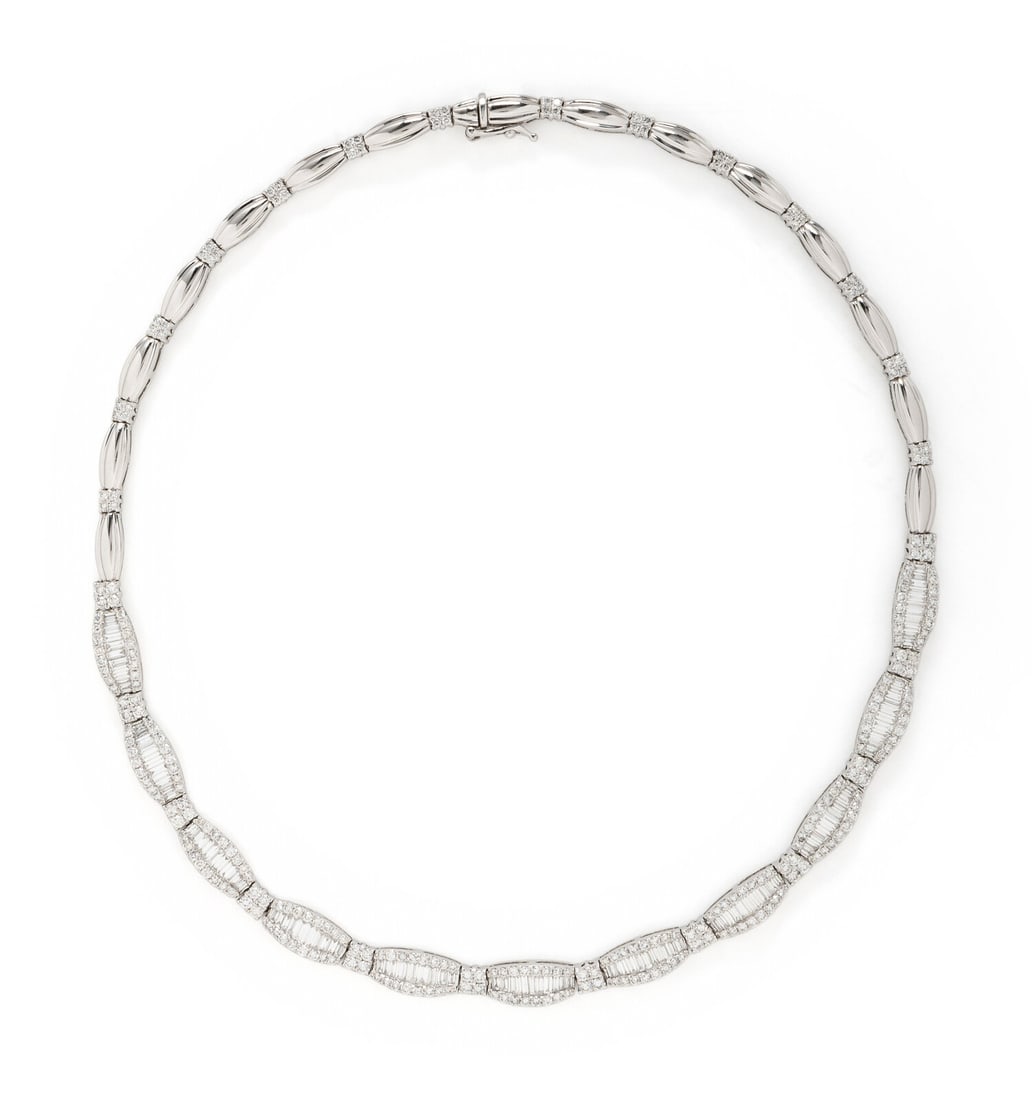 WHITE GOLD AND DIAMOND NECKLACE (1 of 3)