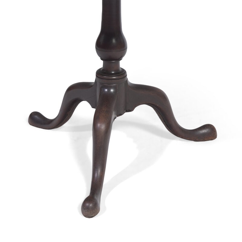 A Queen Anne Mahogany Tilt-Top Tea Table - 2