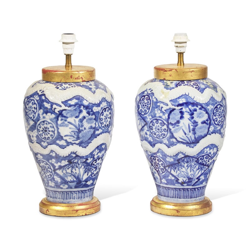 A Pair of Chinese Export Style Blue and White Porcelain Meiping-Form Vases, Now Mounted as Lamps - 2