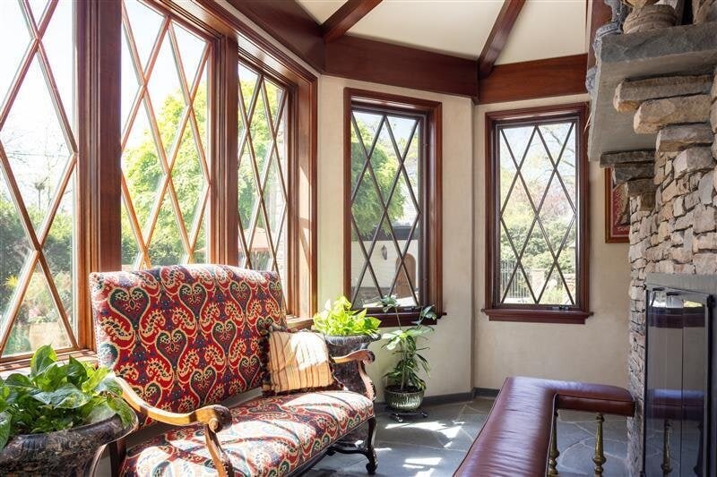 A Pair of Chelsea House Polychrome Painted and Parcel-Gilt Porcelain Jardinières  - 4