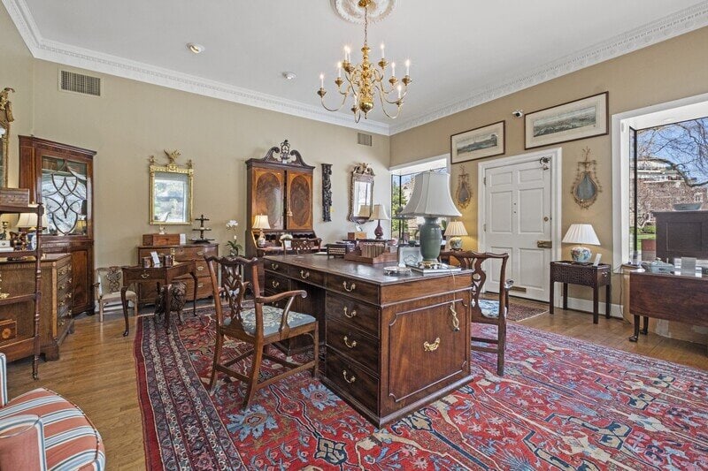 A George III Mahogany Drop-Leaf Table - 3