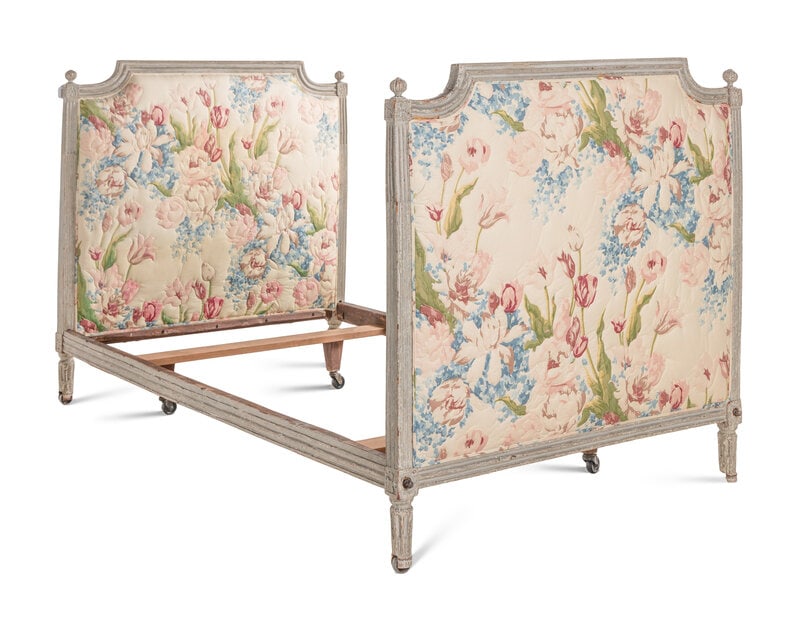 A Louis XVI Gray-Painted Daybed - 2
