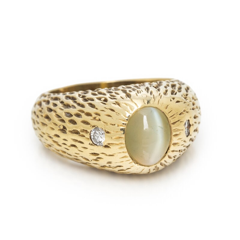 CAT'S EYE CHRYSOBERYL, DIAMOND, AND YELLOW GOLD RING - 2