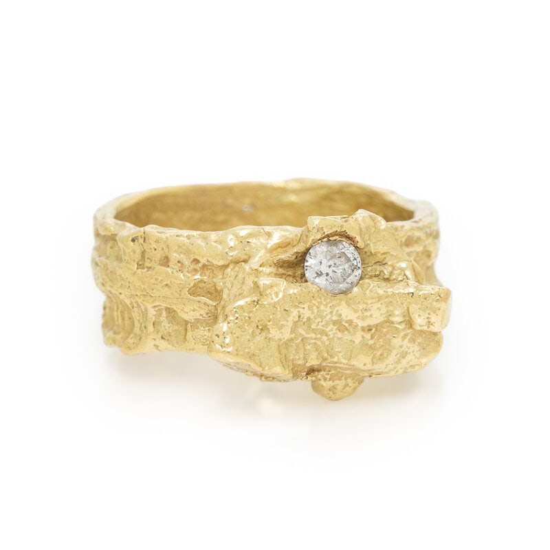 E. DUCA, HAMMERED YELLOW GOLD AND DIAMOND RING - 2