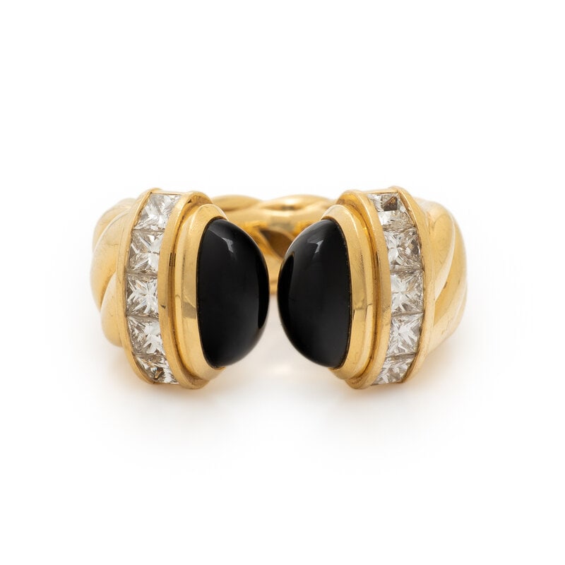 DAVID YURMAN, YELLOW GOLD, ONYX, AND DIAMOND 'SCULPTED CABLE' RING: DAVID YURMAN, YELLOW GOLD, ONYX, AND DIAMOND 'SCULPTED CABLE' RING Princess cut diamonds weighing approximately 1.15 carats total and black onyx. 18 karat yellow gold. Ring size 6. Stamp: DY750.