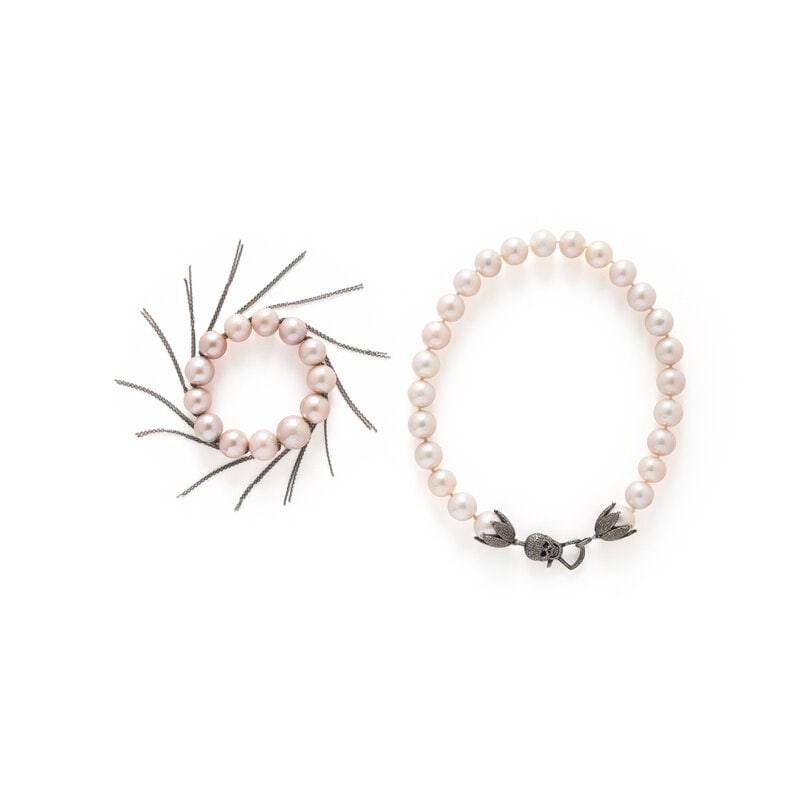 CULTURED PEARL NECKLACE AND BRACELET (1 of 3)