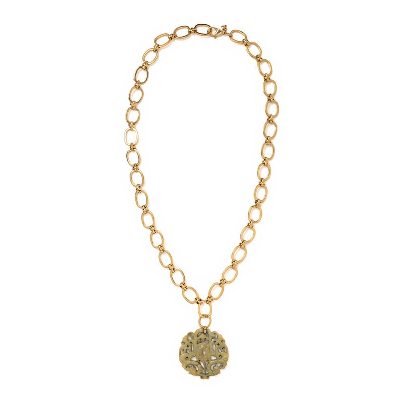 A JADE PENDANT NECKLACE (1 of 3)