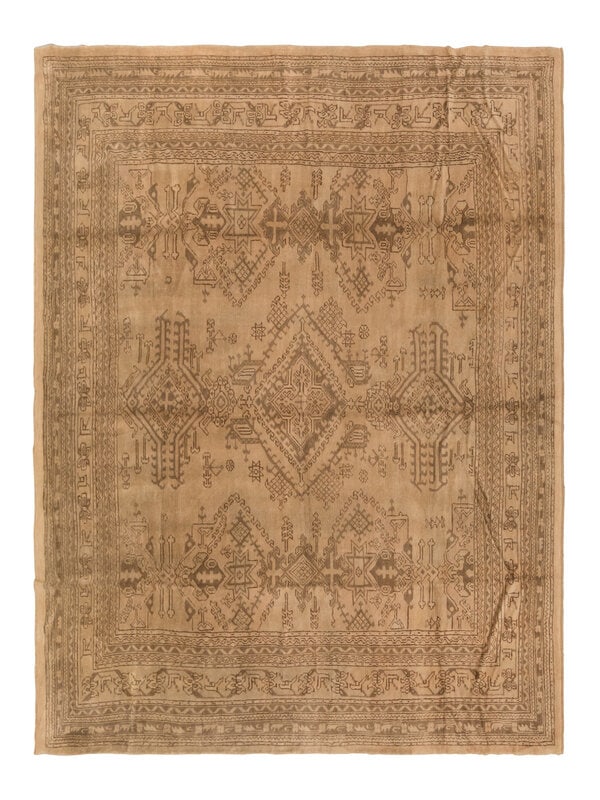 An Oushak Carpet (1 of 1)